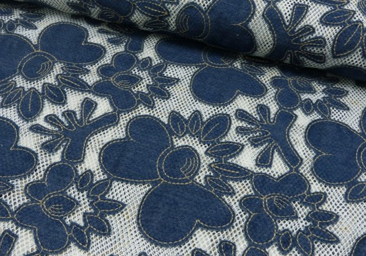 Netz mit Jeansstickerei